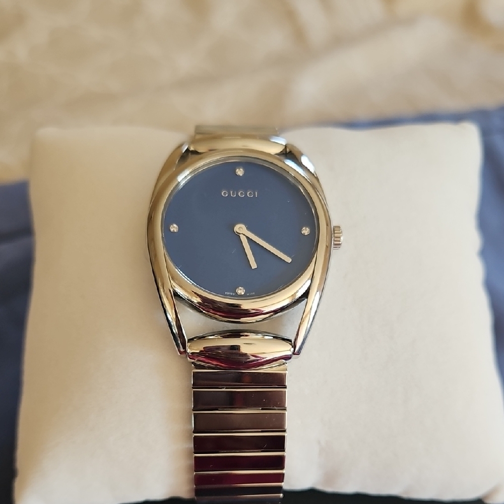 🛑GUCCI Crystal Embellished Stainless Steel Bracelet Watch